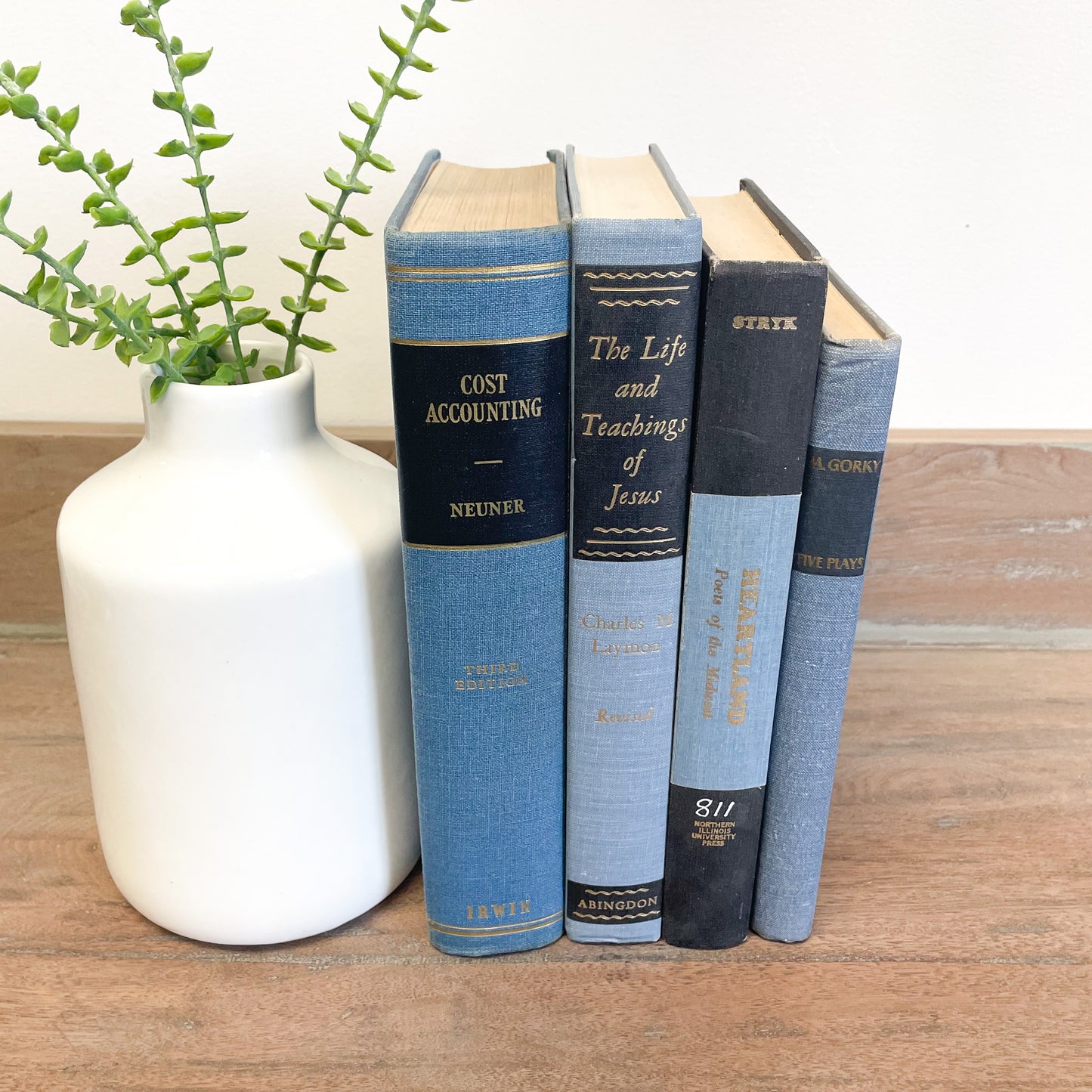 Books for Classic Design Shelf Decor