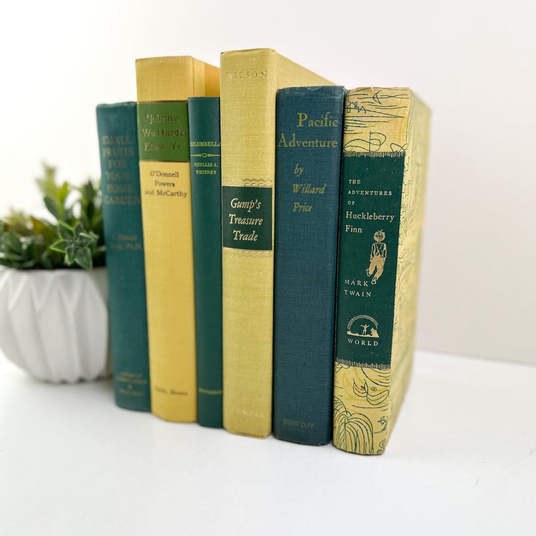 yellow-and-green-decorative-book-set-elements