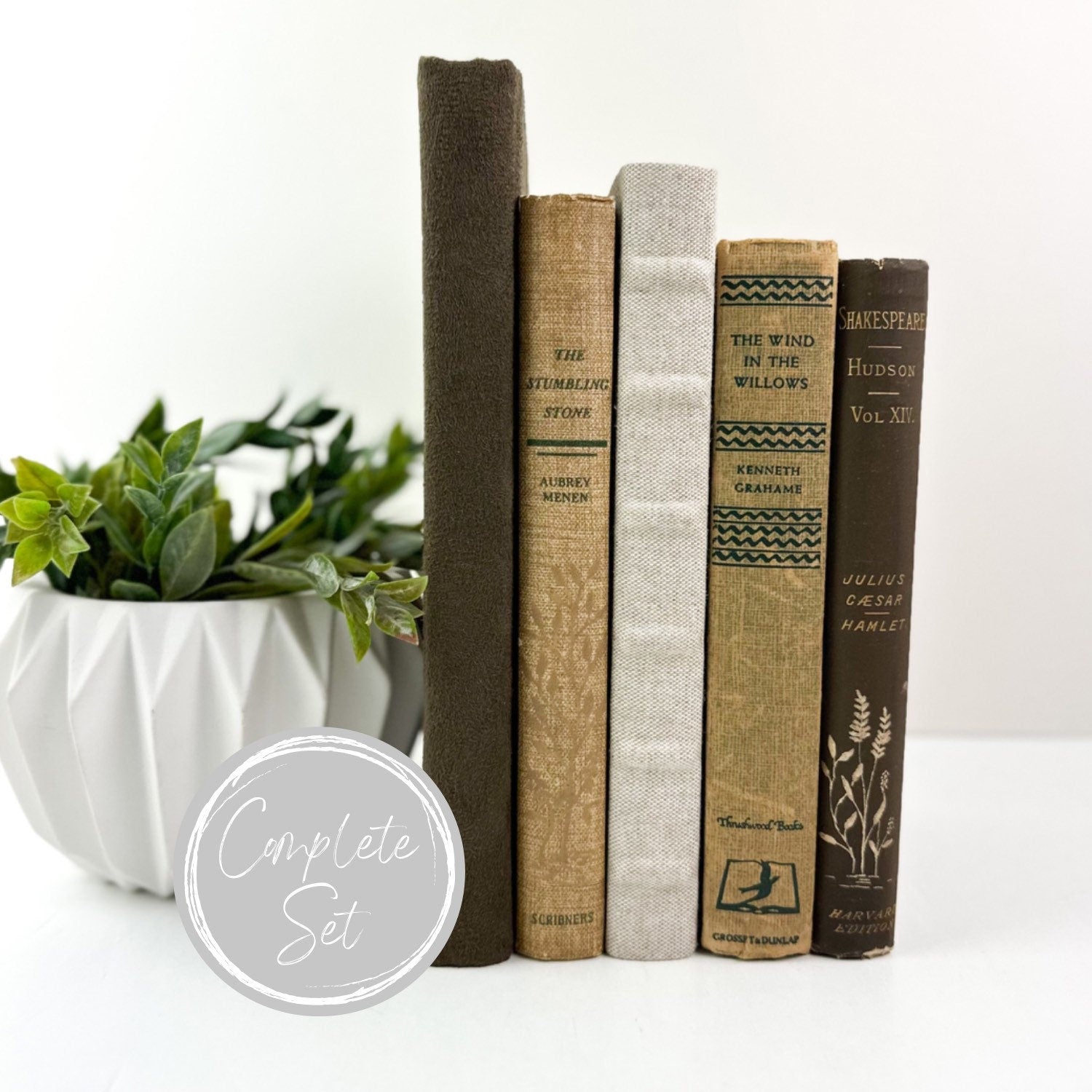 Decorative Books tagged "type_booksofart" Elements