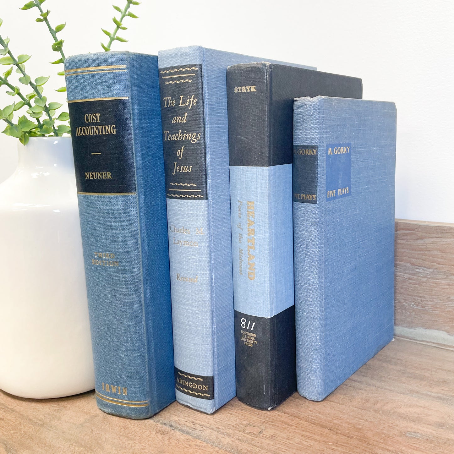 Books for Classic Design Shelf Decor